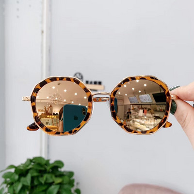 Μοντέρνα γυναικεία στρογγυλά γυαλιά σε διαφορετικά χρώματα