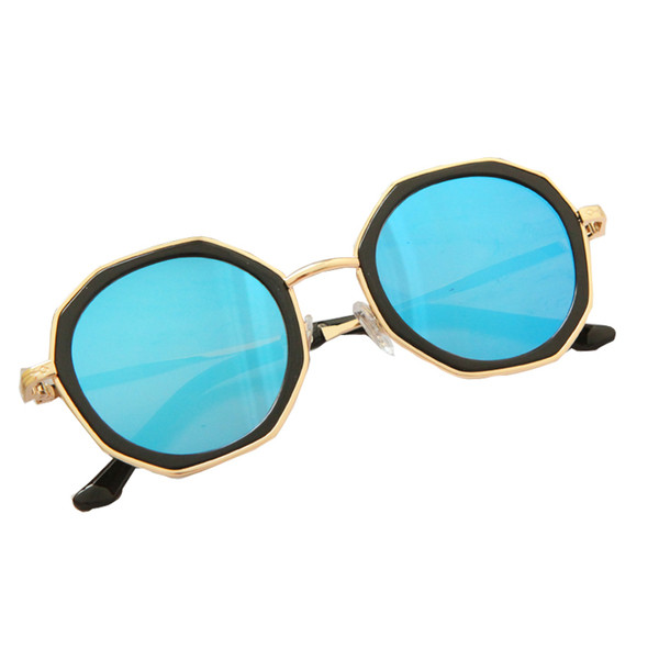 Μοντέρνα γυναικεία στρογγυλά γυαλιά σε διαφορετικά χρώματα