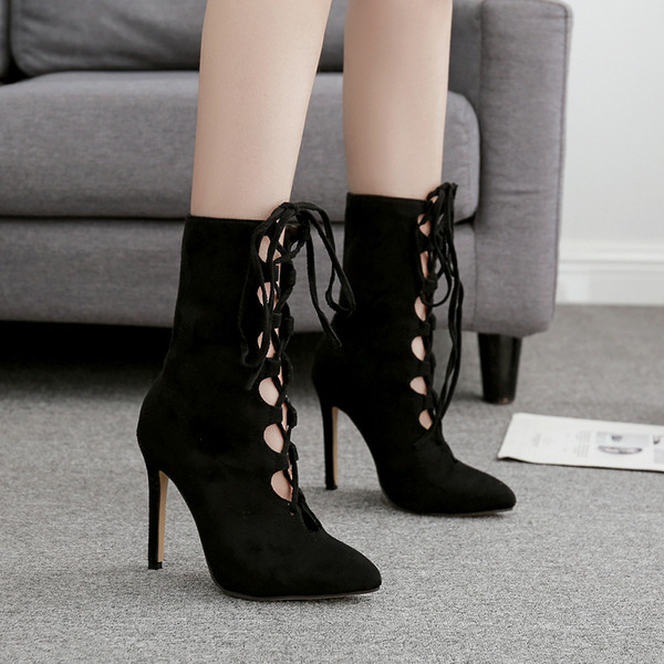 Uus mudel ökoseemisnahast naiste saapad, millel on paelad ja kõrged kontsad