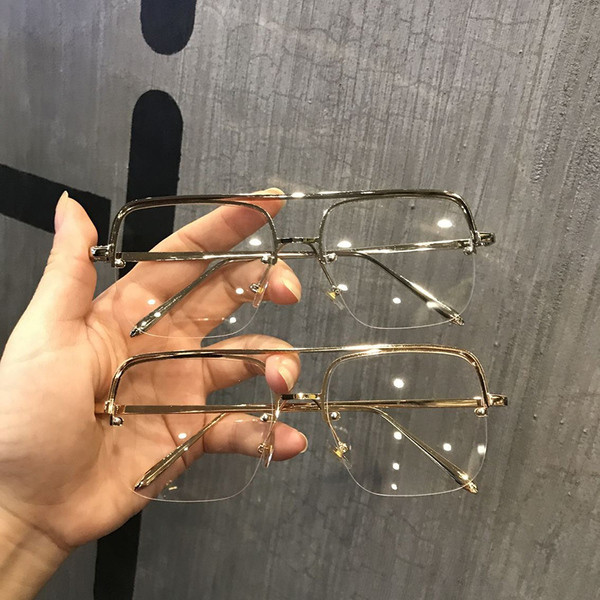 Μοντέρνα γυαλιά για άντρες και γυναίκες σε τετράγωνο σχήμα