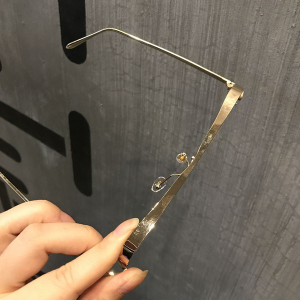 Μοντέρνα γυαλιά για άντρες και γυναίκες σε τετράγωνο σχήμα