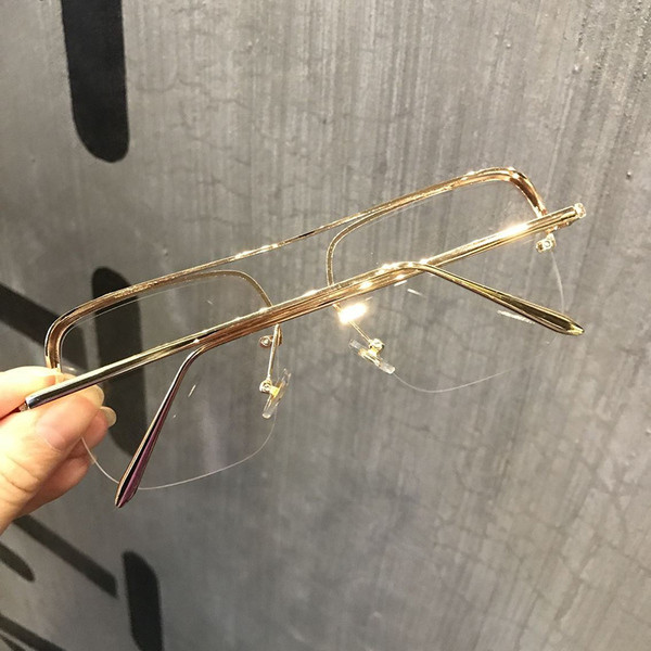 Μοντέρνα γυαλιά για άντρες και γυναίκες σε τετράγωνο σχήμα