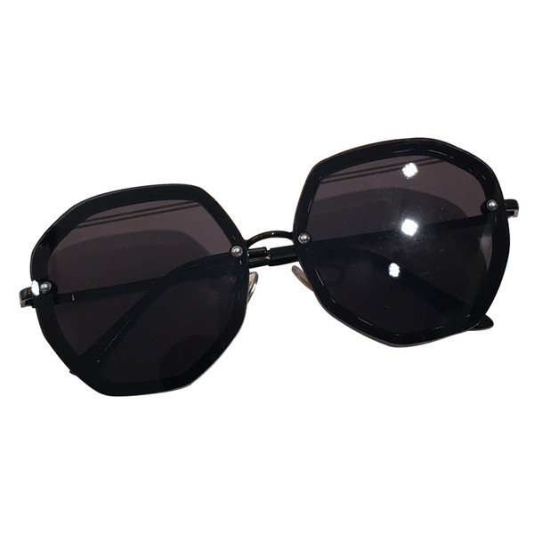 UV-kaitsega naiste päikeseprillid pruuni ja musta värviga