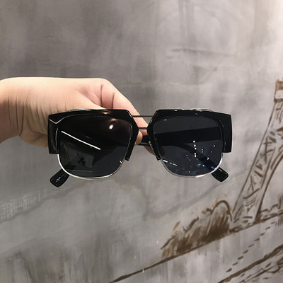 Model nou de ochelari de dama in stil retro si mai multe culori