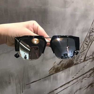 Model nou de ochelari de dama in stil retro si mai multe culori