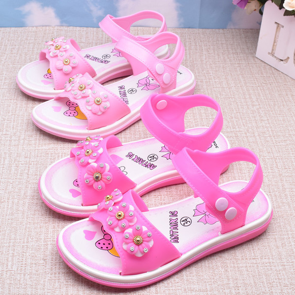 Moodsad lillede ja nööpidega laste sandaalid