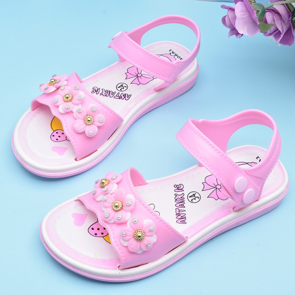 Moodsad lillede ja nööpidega laste sandaalid