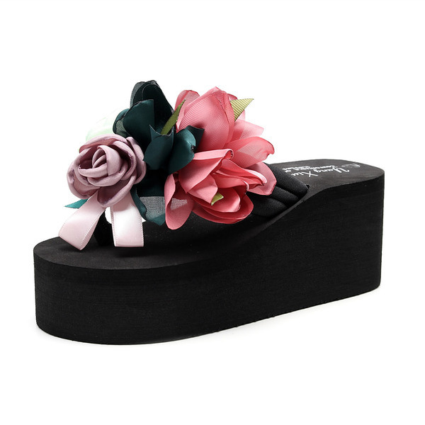 Naiste vabaaja sussid kõrge platvormi ja 3D elemendiga