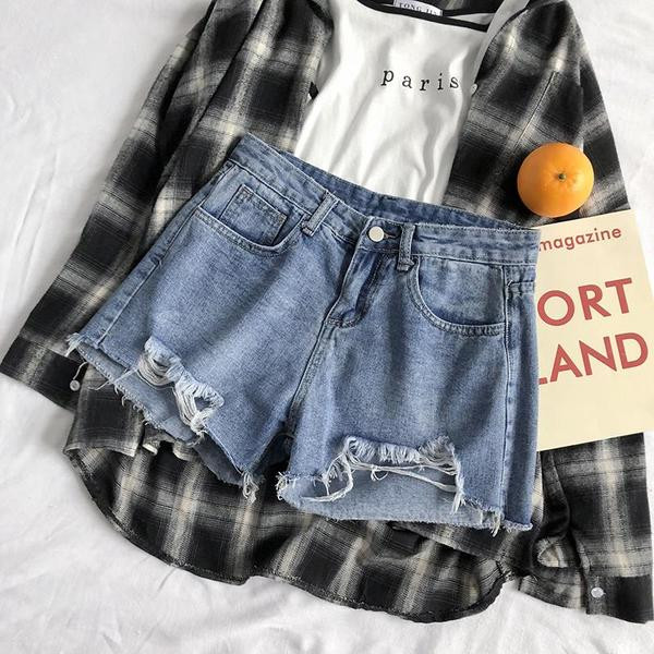 Naiste vabaaja lühikesed taskutega ja rebenenud paremal teksapüksid