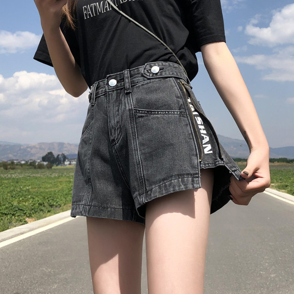 Blugi scurti casual de damă, cu inscripție și talie înaltă