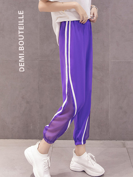 Naiste vabaaja pikad vastuolulised äärtega püksid