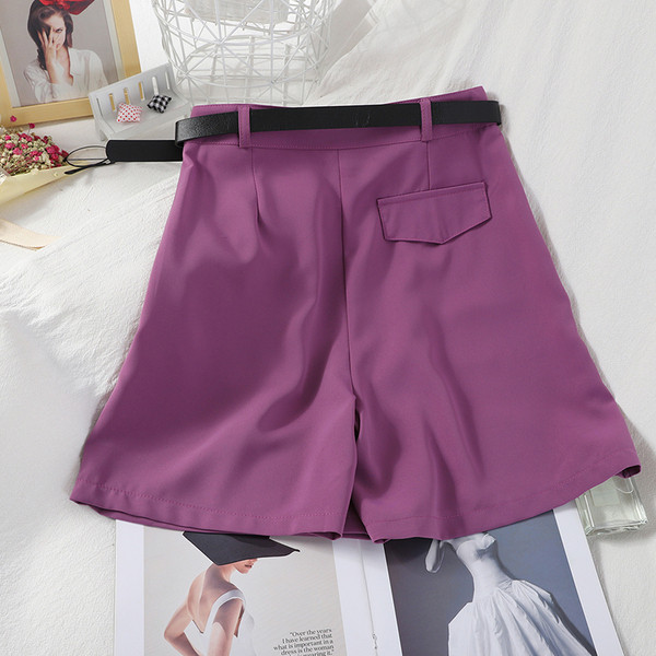 Moodsad kõrge vöö ja vööga naistepüksid