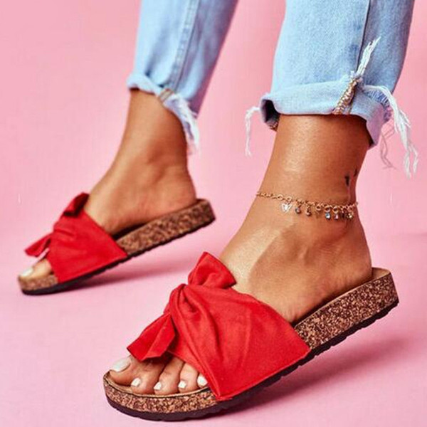 Paksu talla ja paeltega vabaaja naiste sussid