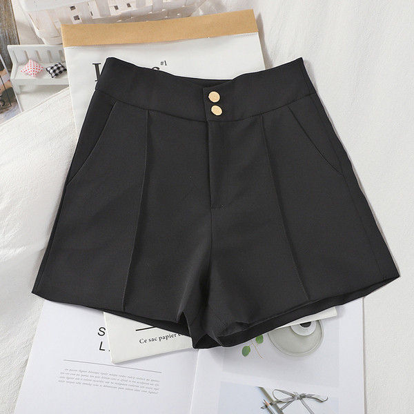 Pantaloni scurți de damă cu talie înaltă și nasturi