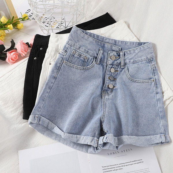 Pantaloni scurți de damă din denim cu nasturi