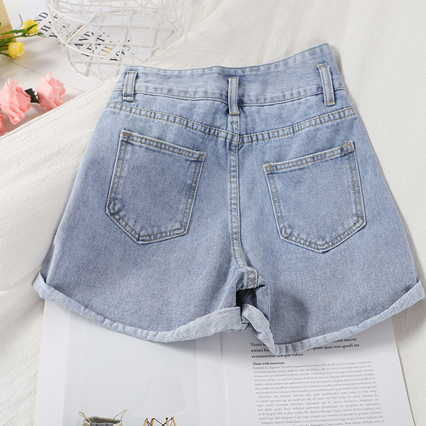 Pantaloni scurți de damă din denim cu nasturi