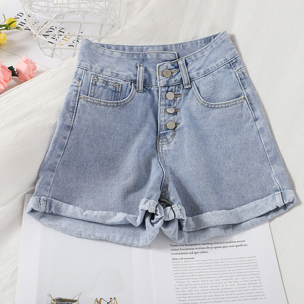 Pantaloni scurți de damă din denim cu nasturi