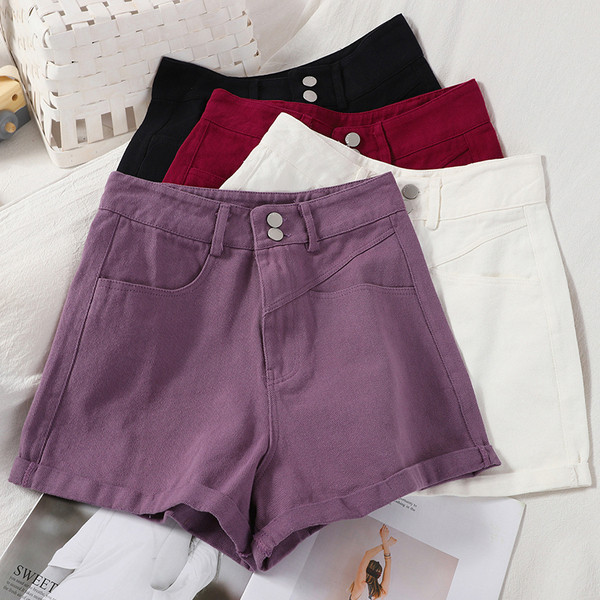 Naiste lühikesed püksid taskute ja kõrge vöökohaga