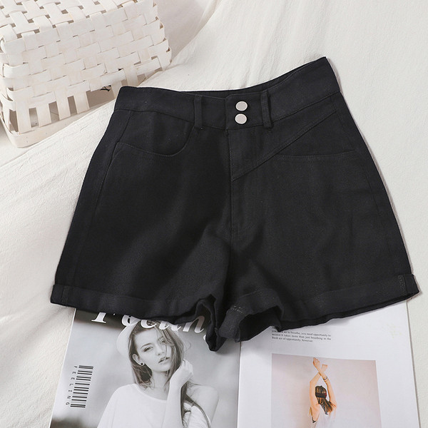 Naiste lühikesed püksid taskute ja kõrge vöökohaga