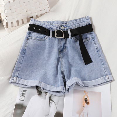 Pantaloni scurți din denim de damă cu curea