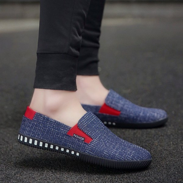 Uus mudel madala tekstiilist tallaga meeste mokassiinidest