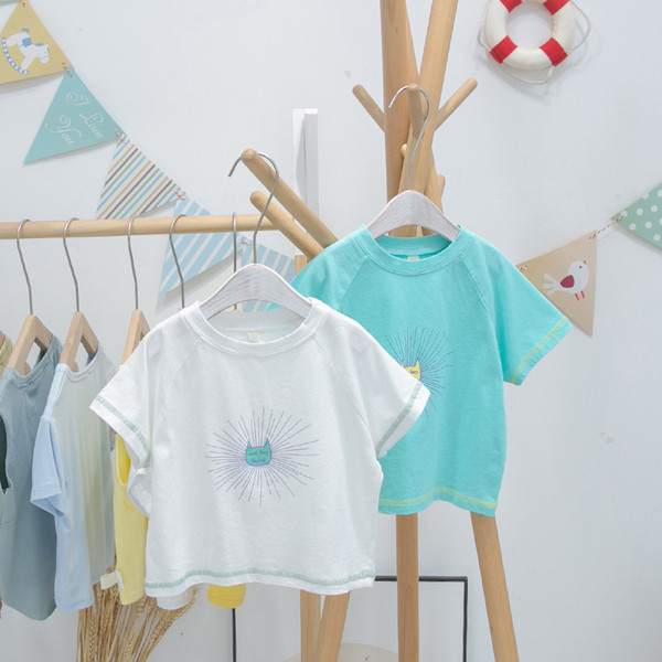 Μοντέρνο παιδικό μπλουζάκι με στρογγυλή λαιμόκοψη για αγόρια