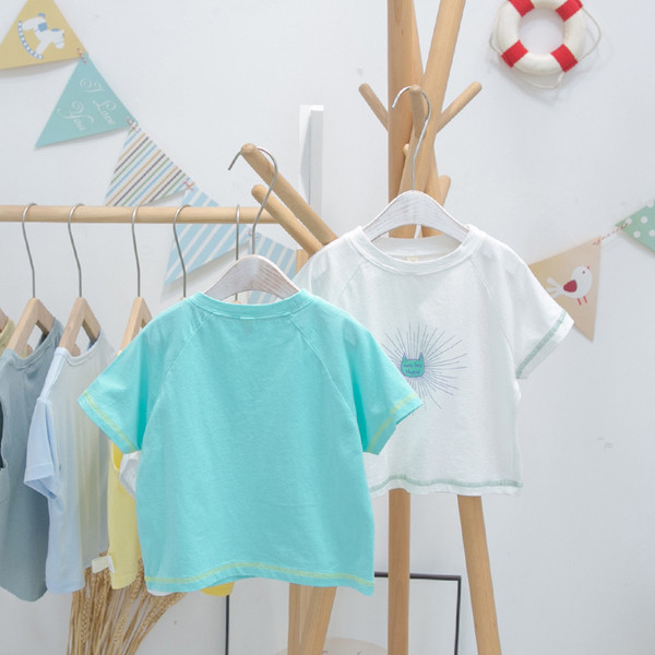 Μοντέρνο παιδικό μπλουζάκι με στρογγυλή λαιμόκοψη για αγόρια