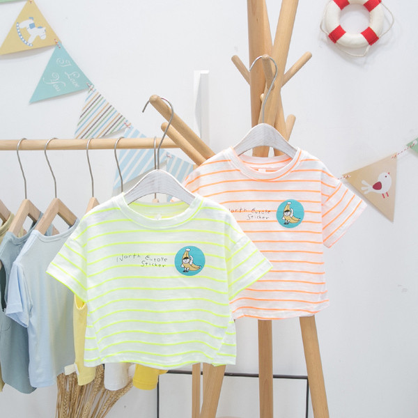 Lastele mõeldud ümara kaelusega triibuline T-särk poistele