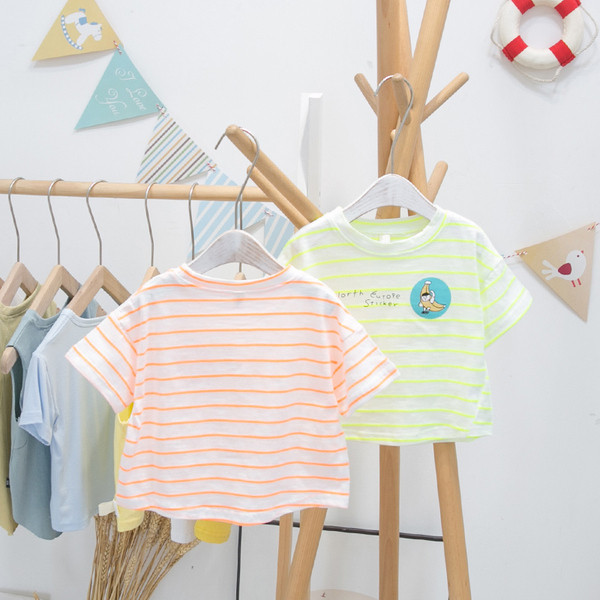 Lastele mõeldud ümara kaelusega triibuline T-särk poistele