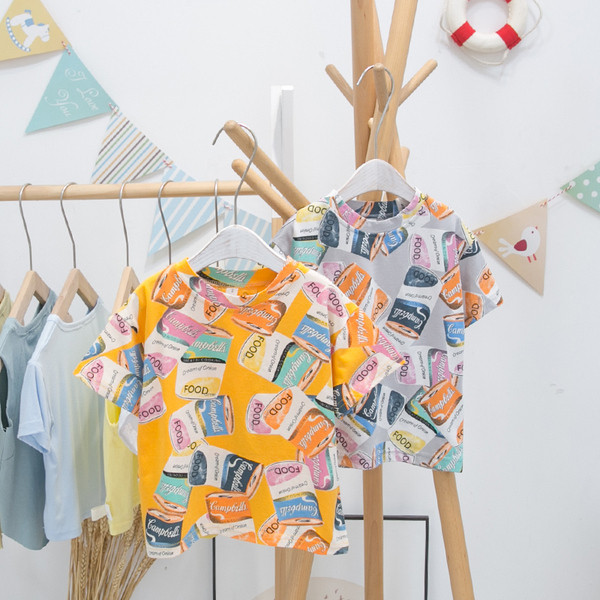 Värviline lühikeste varrukate ja ovaalse kaelusega laste T-särk