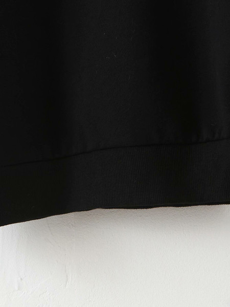 Naiste musta trükiga pluus