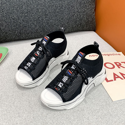 Casual γυναικεία σανδάλια με χοντρά πέλματα και κορδόνια