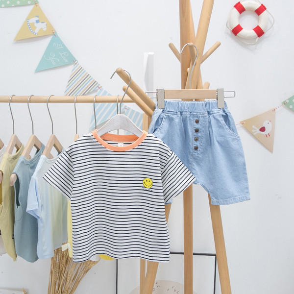 Triibuline ümara kaelusega laste T-särk poistele