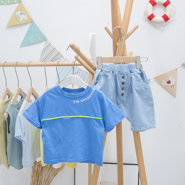 Ümara dekoltee ja trükiga laste t-särk