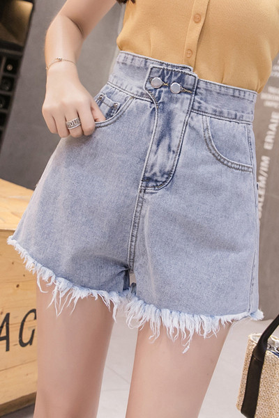 Női rövid farmer új modellje szakadt jobb oldali gombbal és magas derékkal