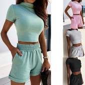 Set modern de vară de bluză și pantaloni scurți