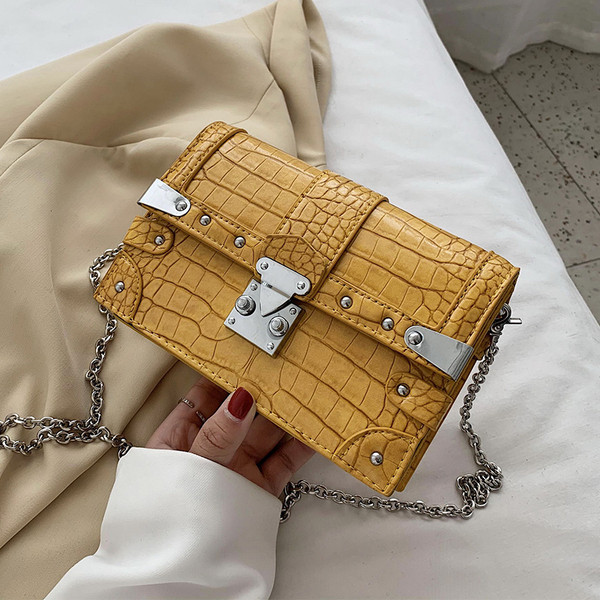 Naiste öko-nahast metallielementide ja pika sangaga kott