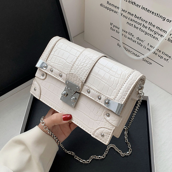 Naiste öko-nahast metallielementide ja pika sangaga kott