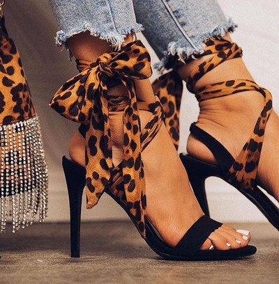 Стилни дамски сандали на висок ток с връзки от животински десен 