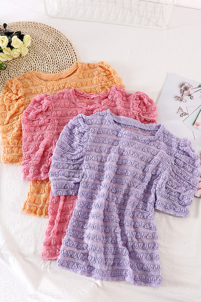 Bluză de damă cu mâneci bufante scurte și decolteu rotund