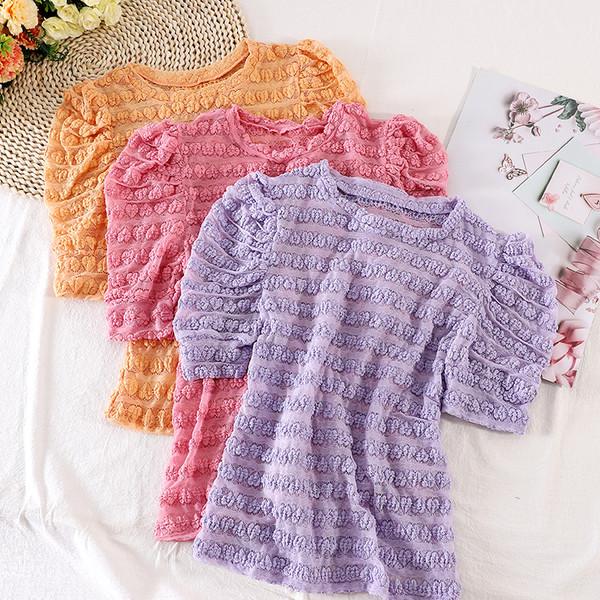 Bluză de damă cu mâneci bufante scurte și decolteu rotund