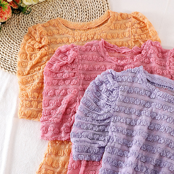 Bluză de damă cu mâneci bufante scurte și decolteu rotund