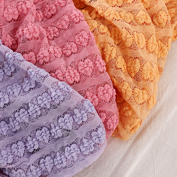 Bluză de damă cu mâneci bufante scurte și decolteu rotund