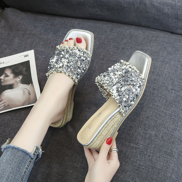 Papuci eleganti de dama cu perle si toc gros