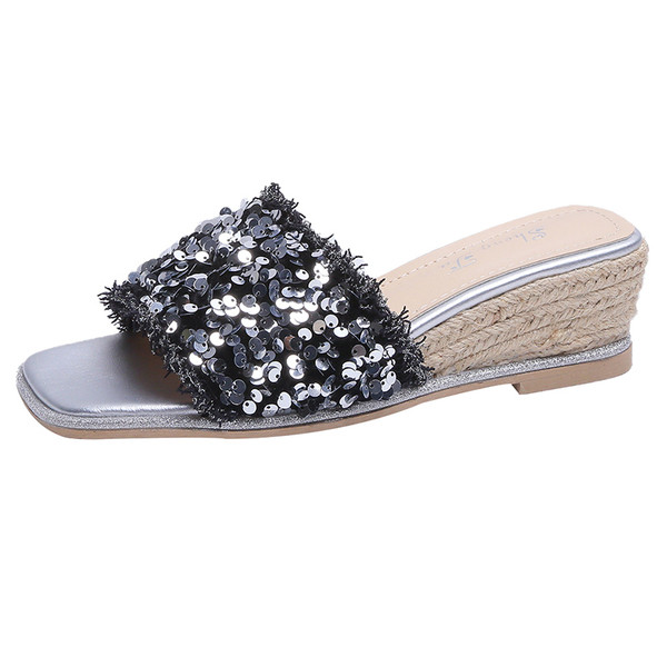 Papuci eleganti de dama cu perle si toc gros