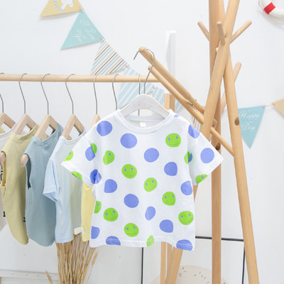 Tricou pentru copii modern cu buline pentru băieți în alb