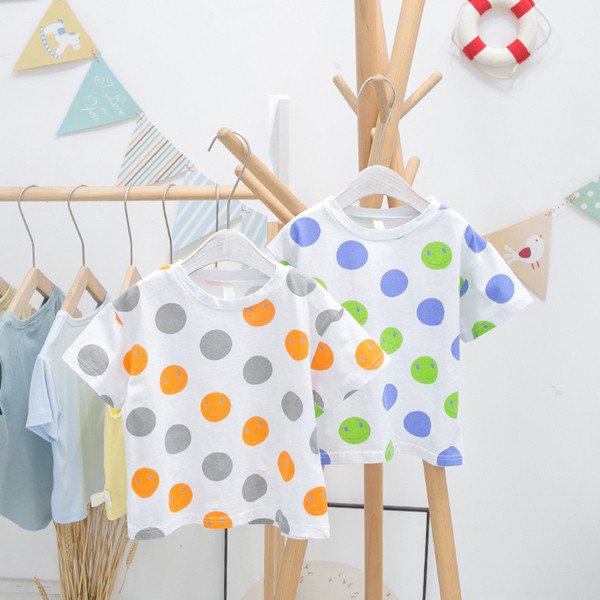 Tricou pentru copii modern cu buline pentru băieți în alb