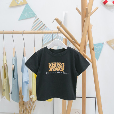 Μοντέρνο παιδικό μπλουζάκι με τύπωμα και κοντά μανίκια για αγόρια