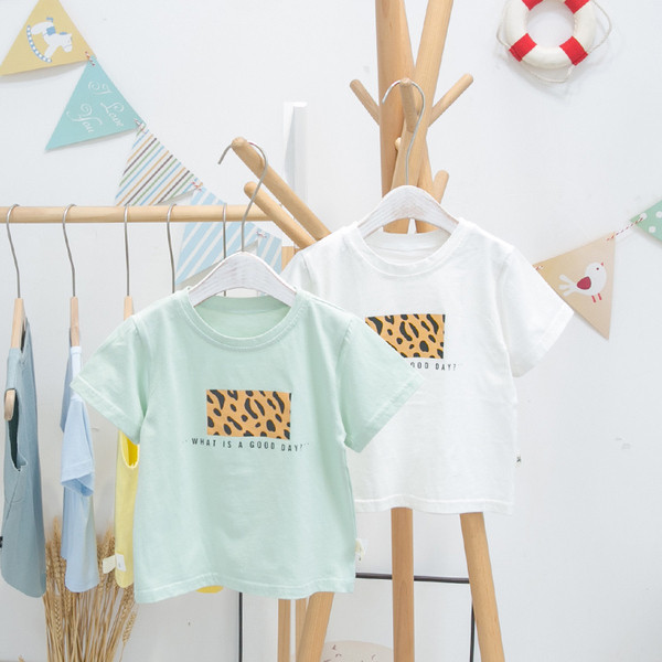 Μοντέρνο παιδικό μπλουζάκι με τύπωμα και κοντά μανίκια για αγόρια