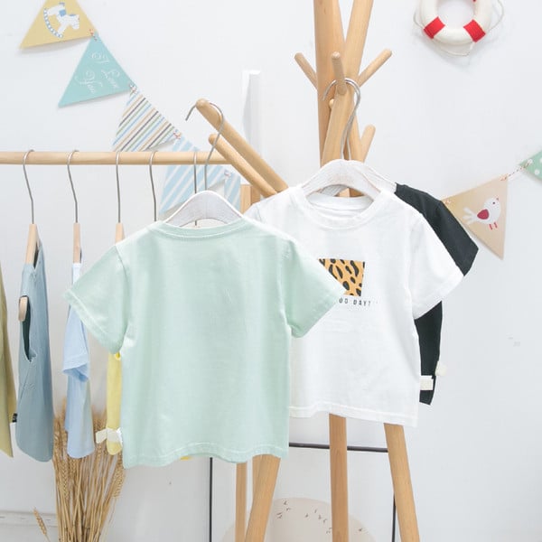 Μοντέρνο παιδικό μπλουζάκι με τύπωμα και κοντά μανίκια για αγόρια